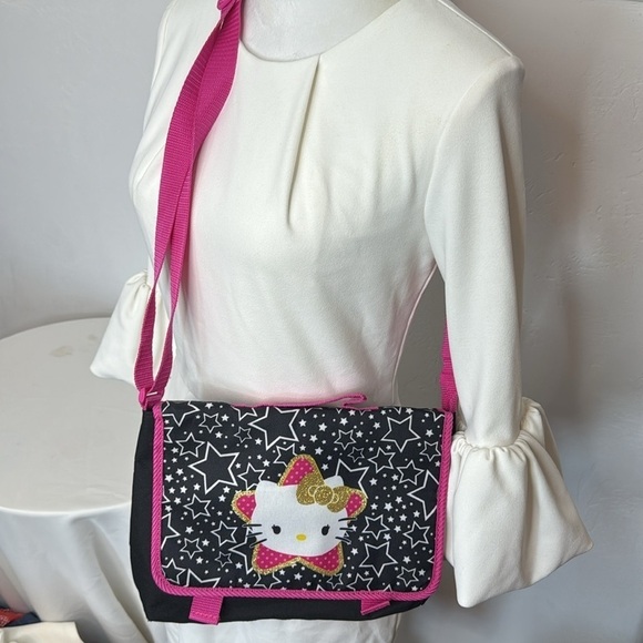 Hello Kitty Small Black Messenger Bag and Stuffed animal NYB5616K - Picture 9 of 13
